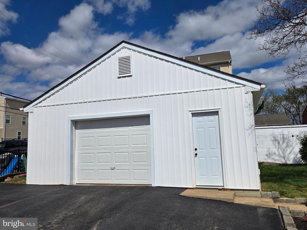 471 New Elm St