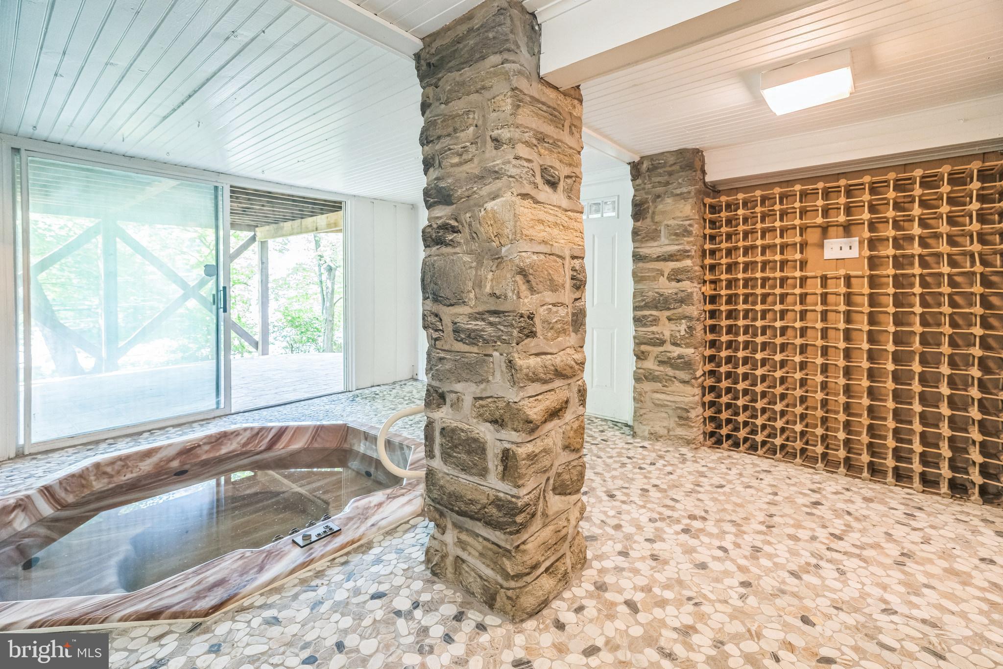 215 Summit Ave