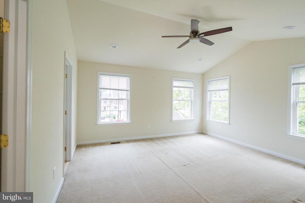 2736 KEEBLER COURT