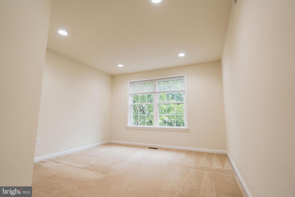 2736 KEEBLER COURT