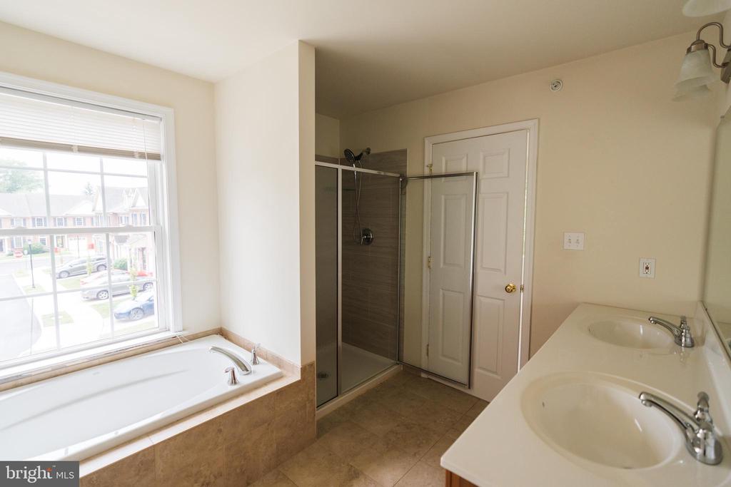 2736 KEEBLER COURT