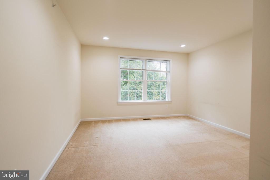 2736 KEEBLER COURT