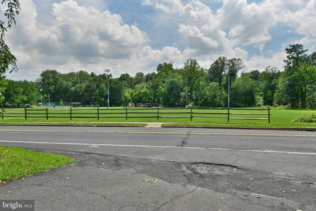 611 Church Rd