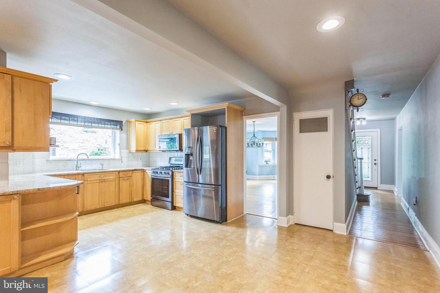 811 Stratford Ave