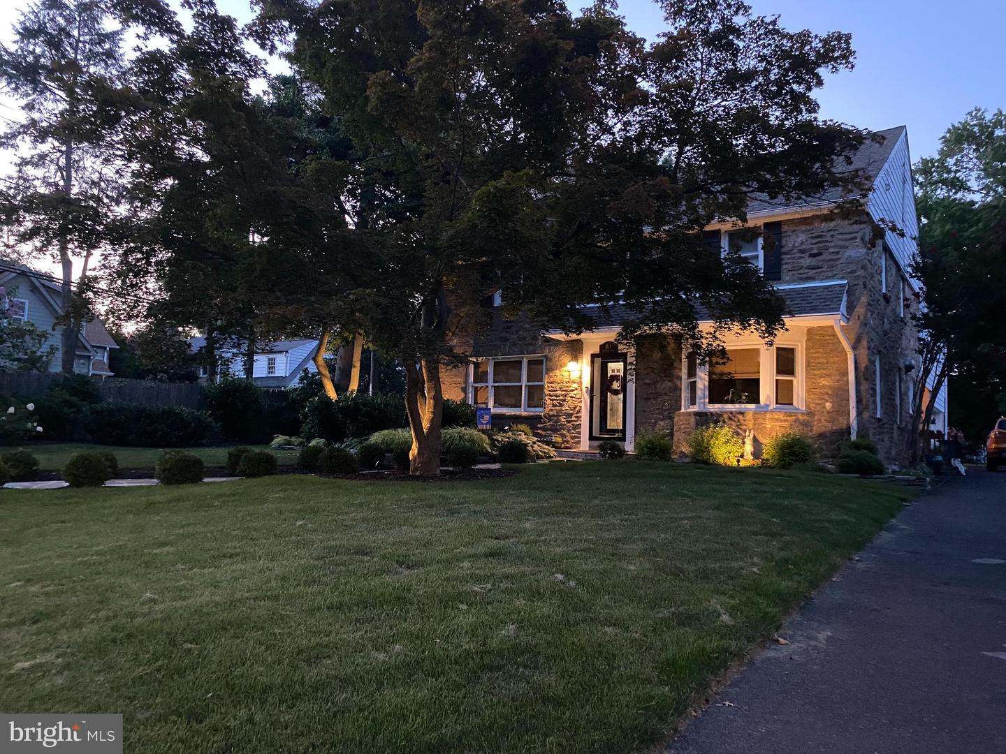 811 Stratford Ave