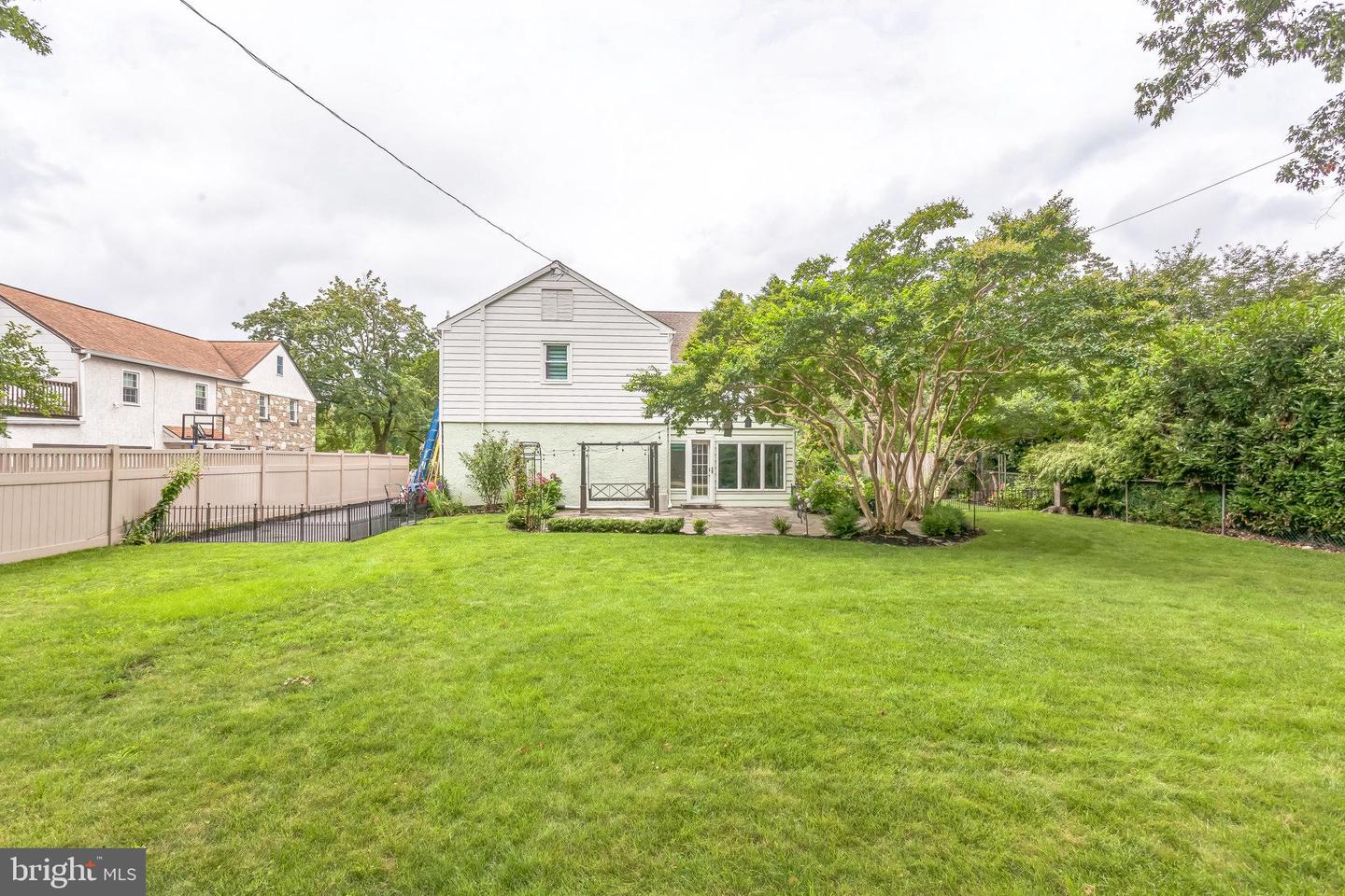 811 Stratford Ave