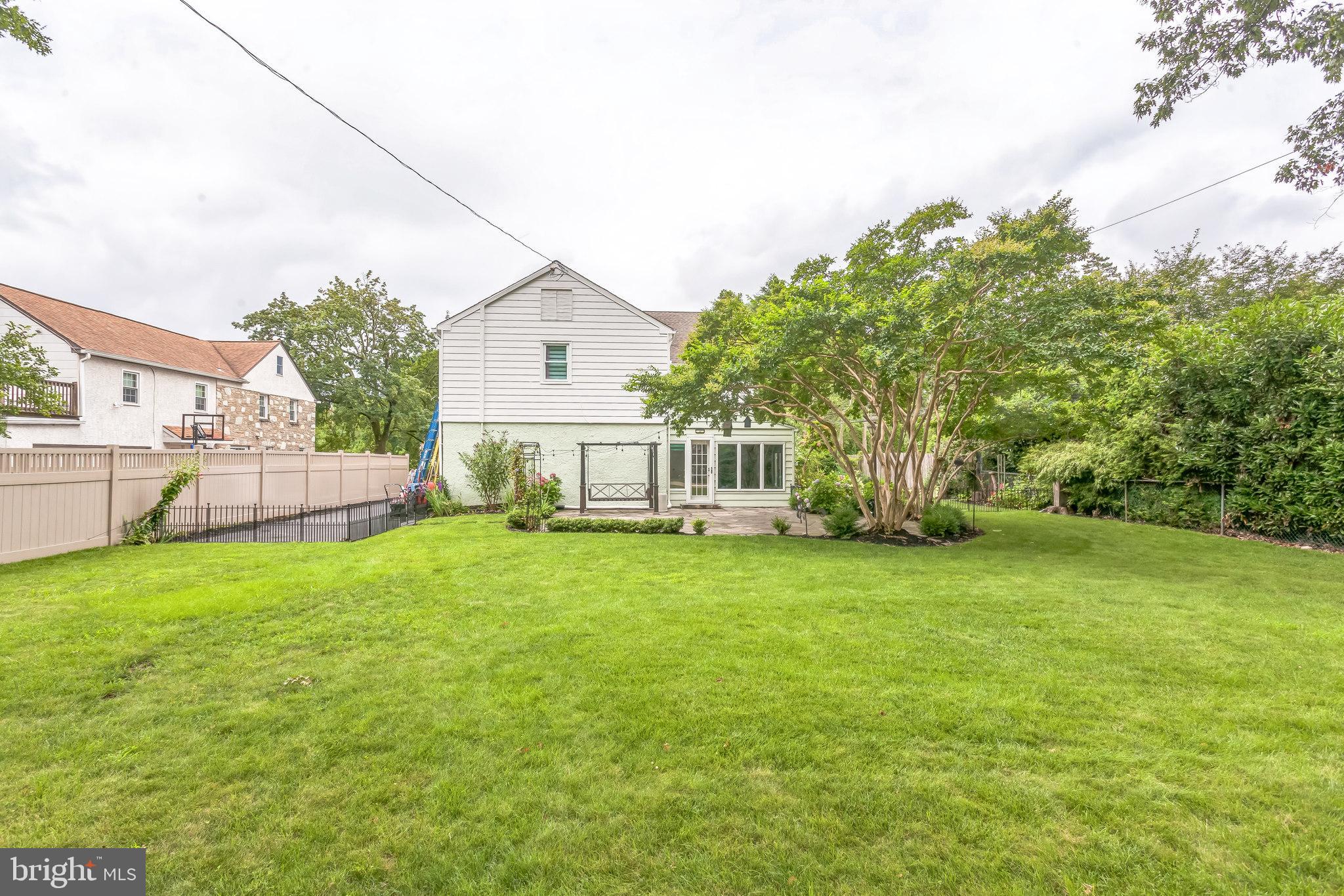 811 Stratford Ave