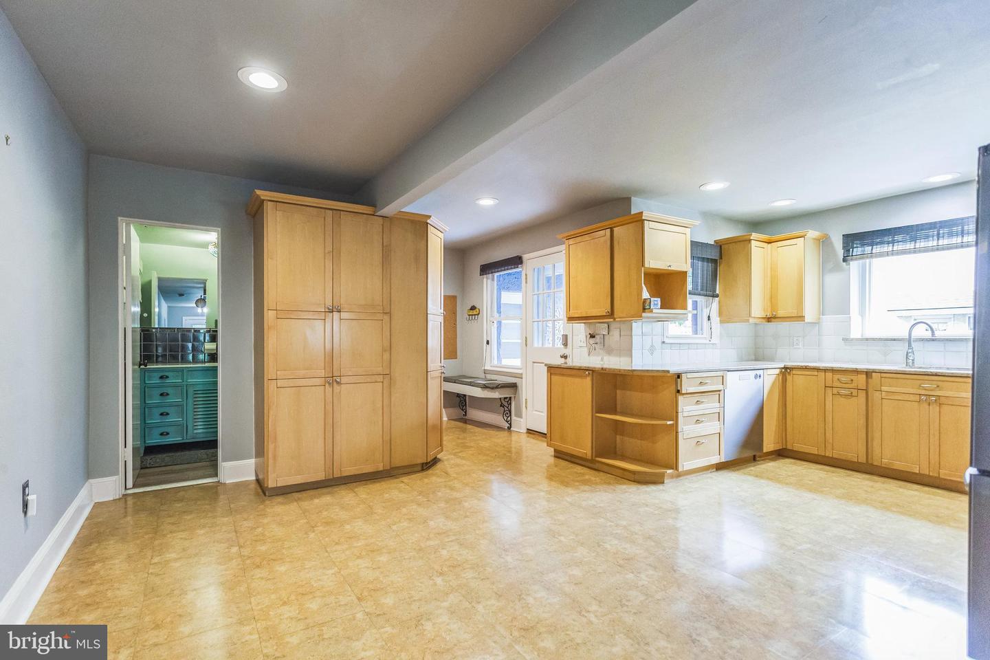 811 Stratford Ave