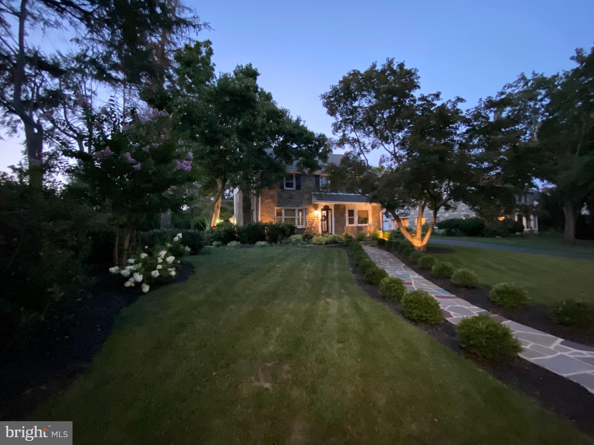 811 Stratford Ave