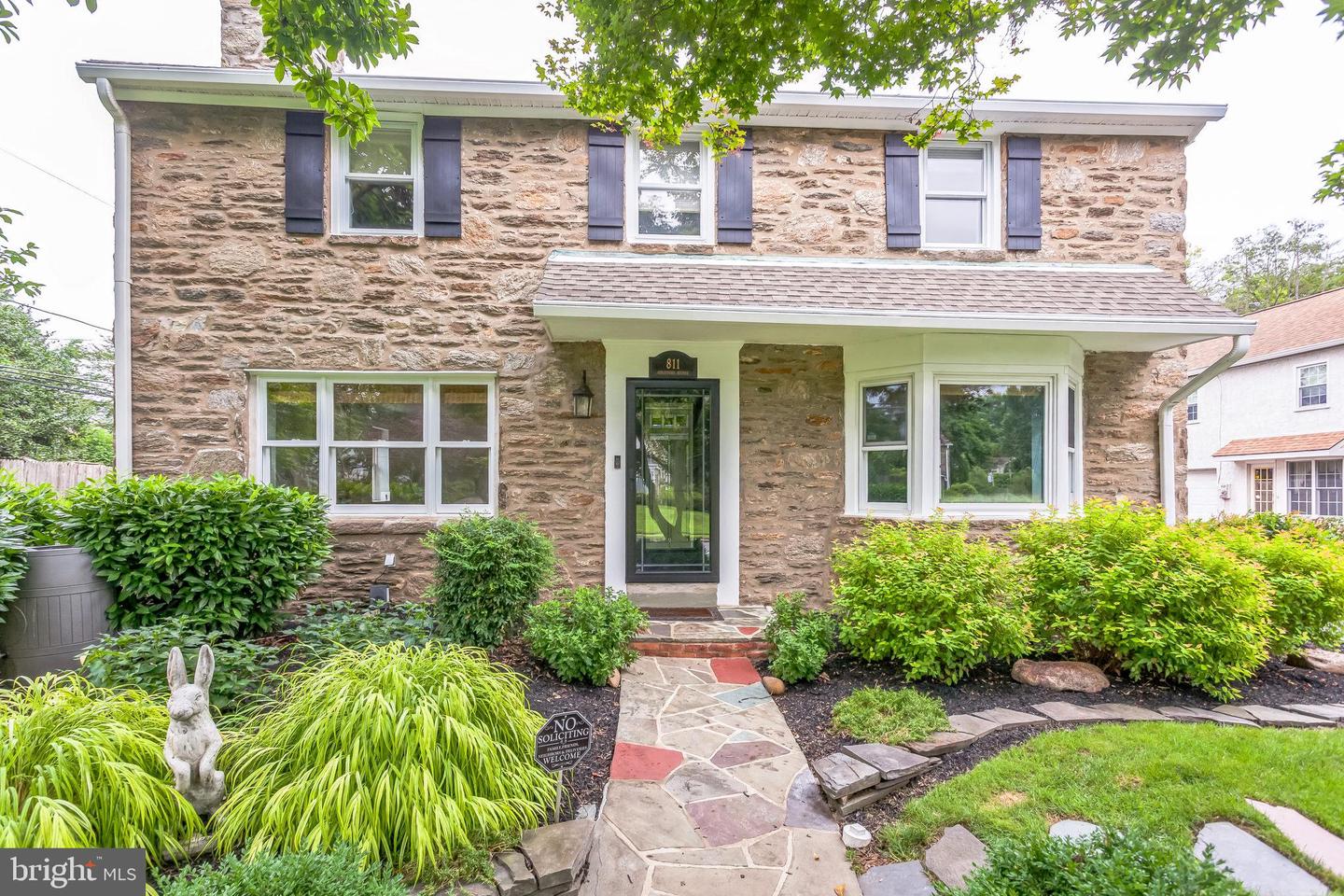 811 Stratford Ave