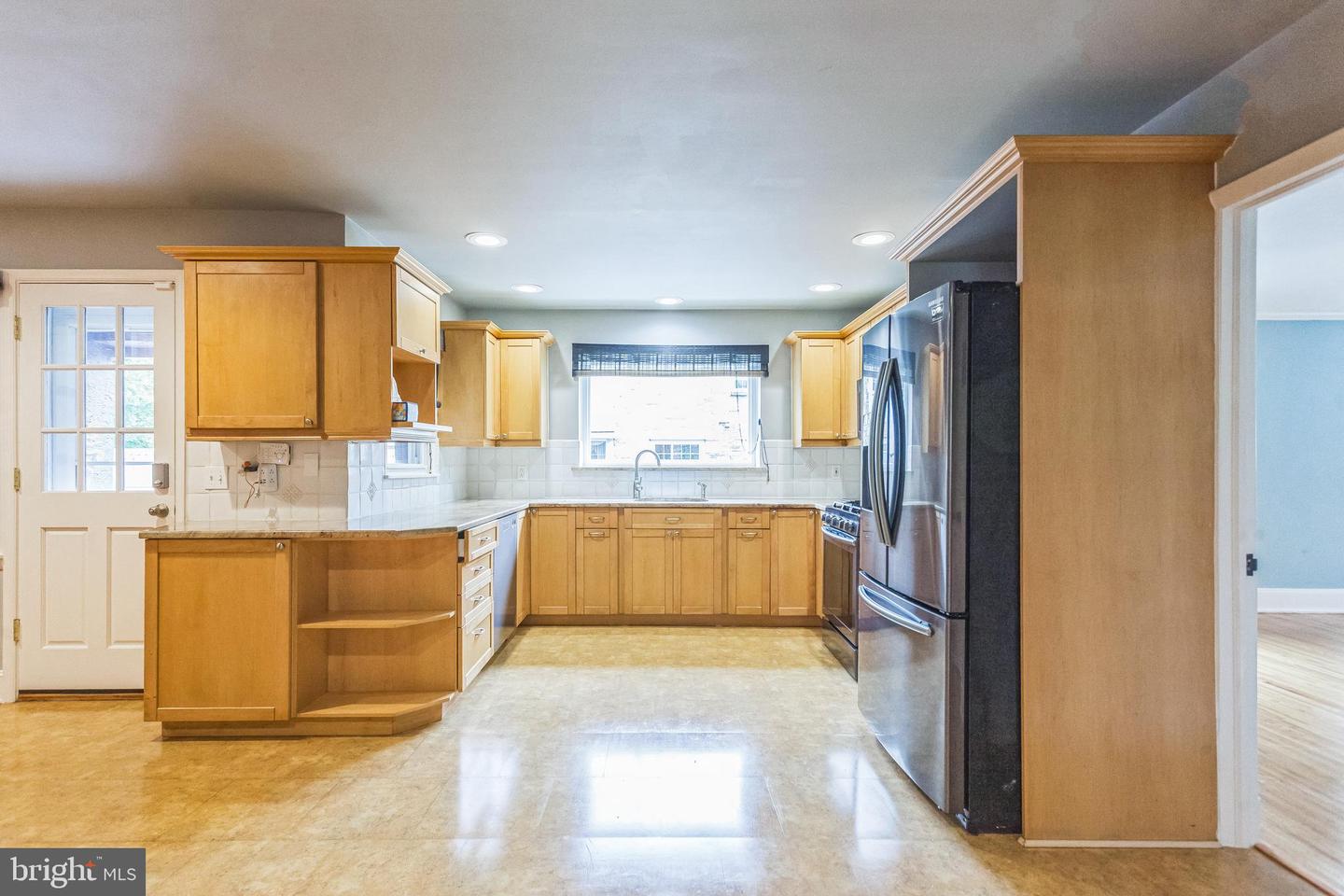 811 Stratford Ave