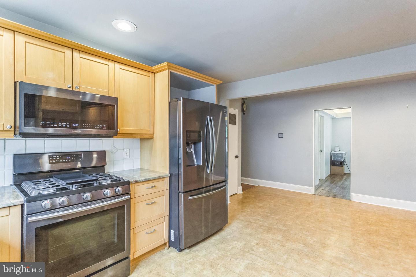 811 Stratford Ave
