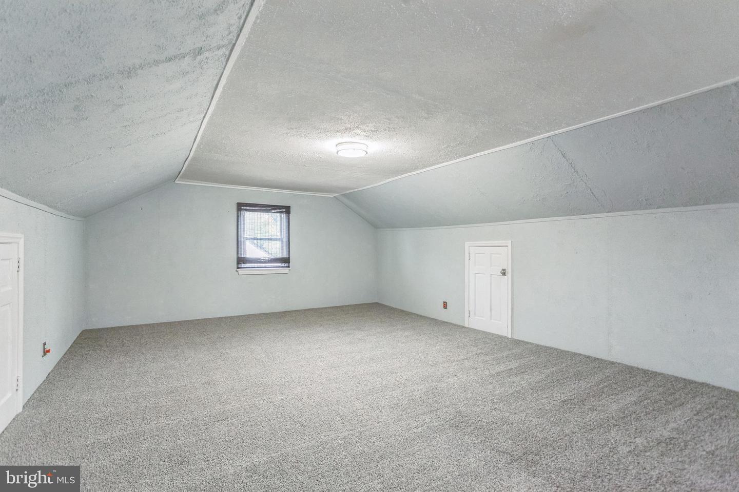 811 Stratford Ave
