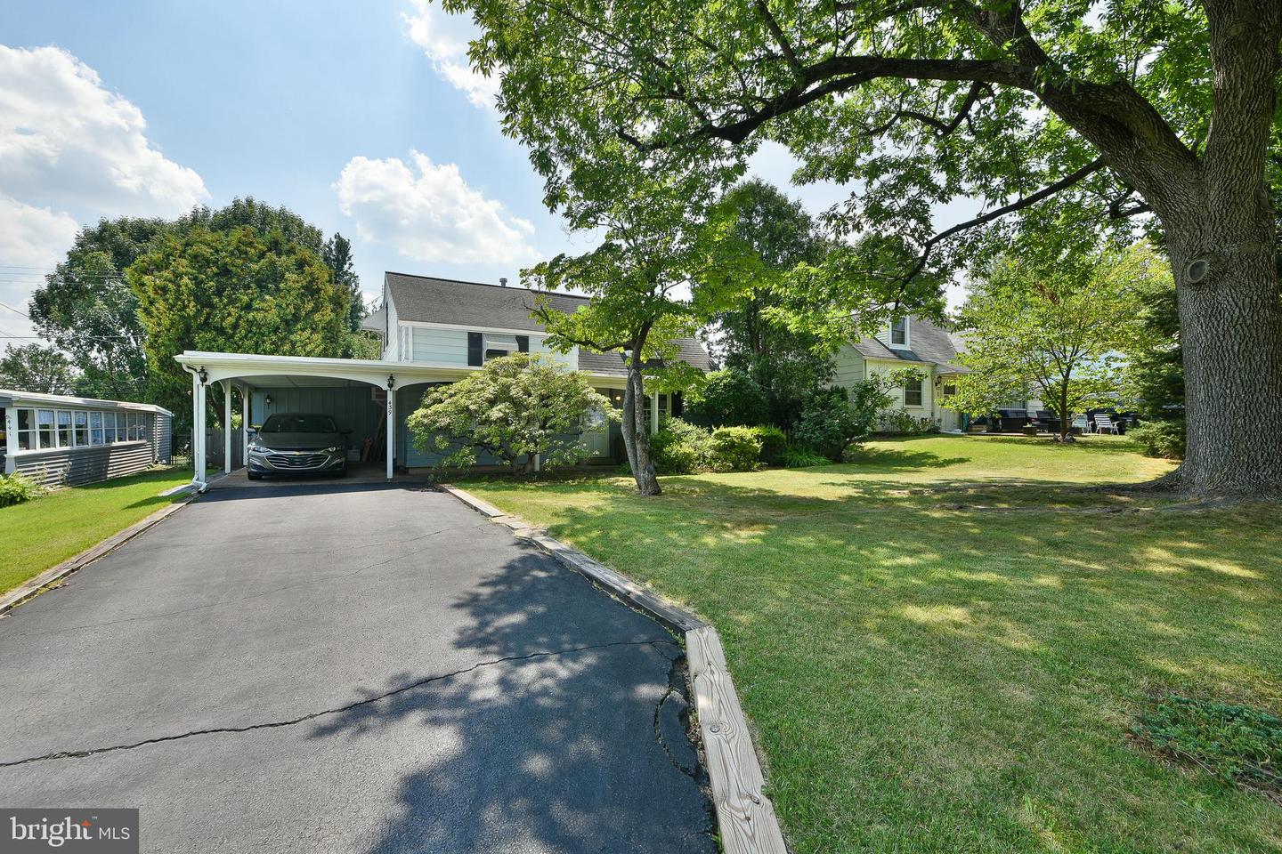 439 Manor Rd