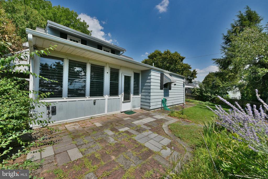 439 Manor Rd