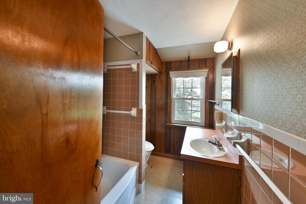 439 Manor Rd