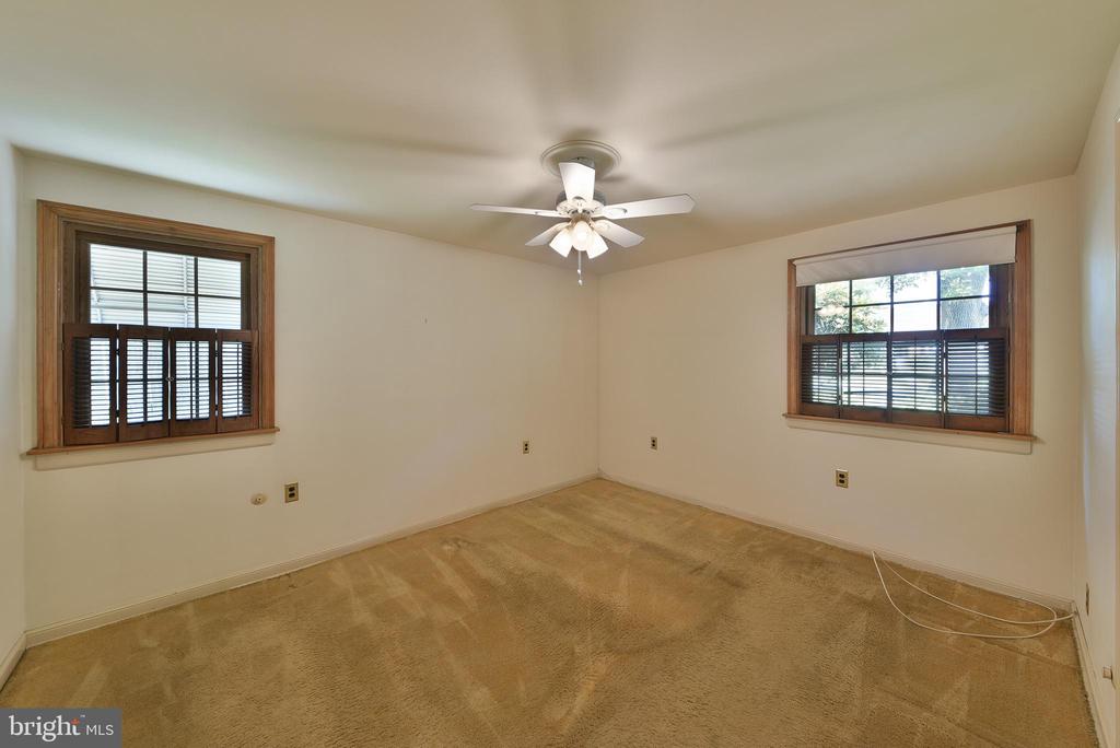 439 Manor Rd