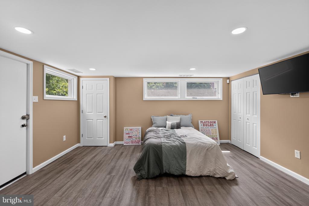 7931 OAK HILL DRIVE