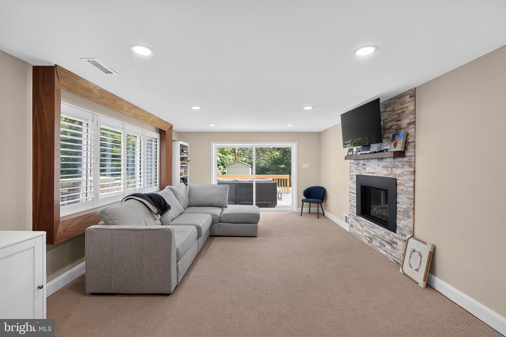 7931 OAK HILL DRIVE