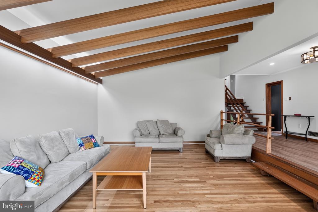 7931 OAK HILL DRIVE