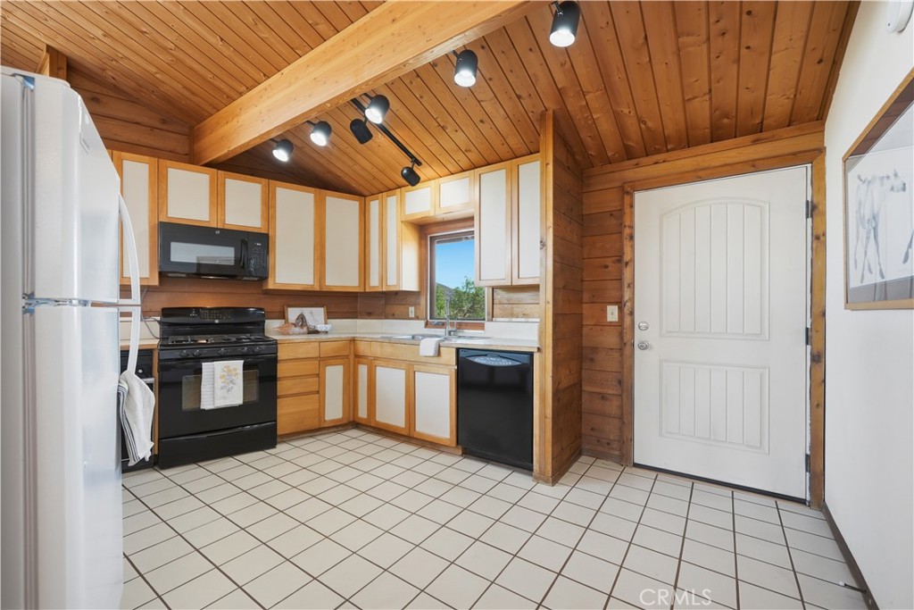 37475 Crown Valley