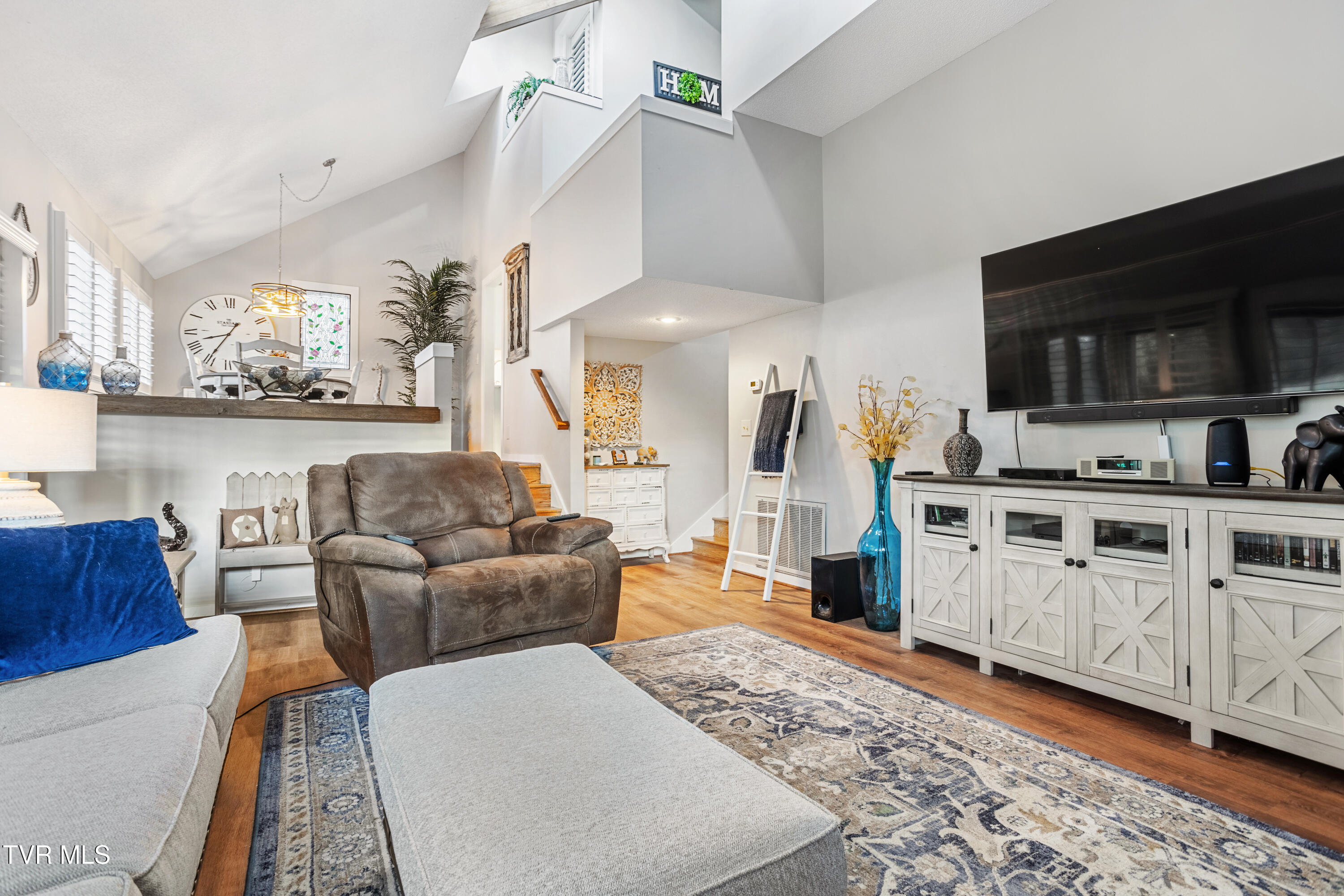 264 South Hampton Drive, 1
