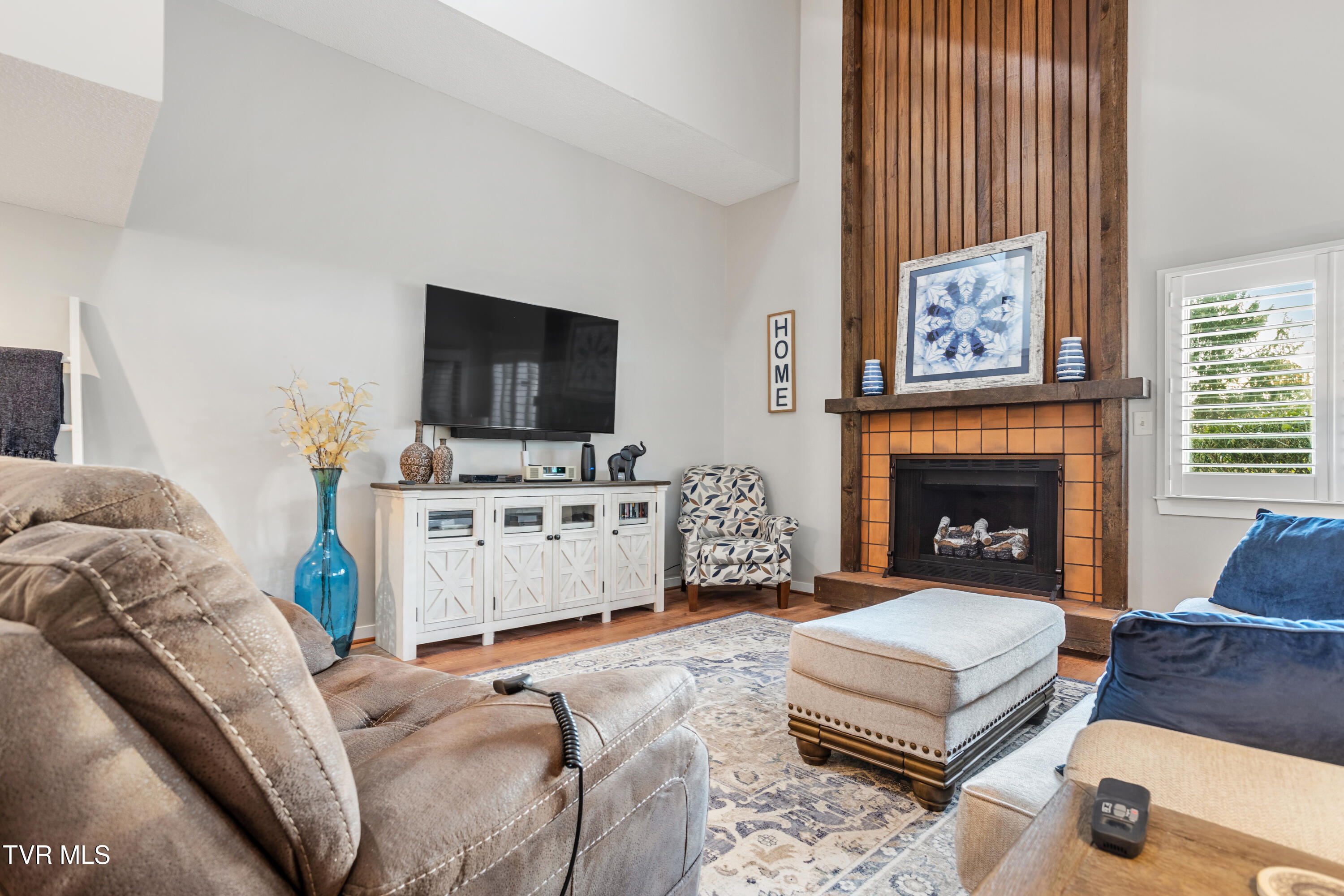 264 South Hampton Drive, 1