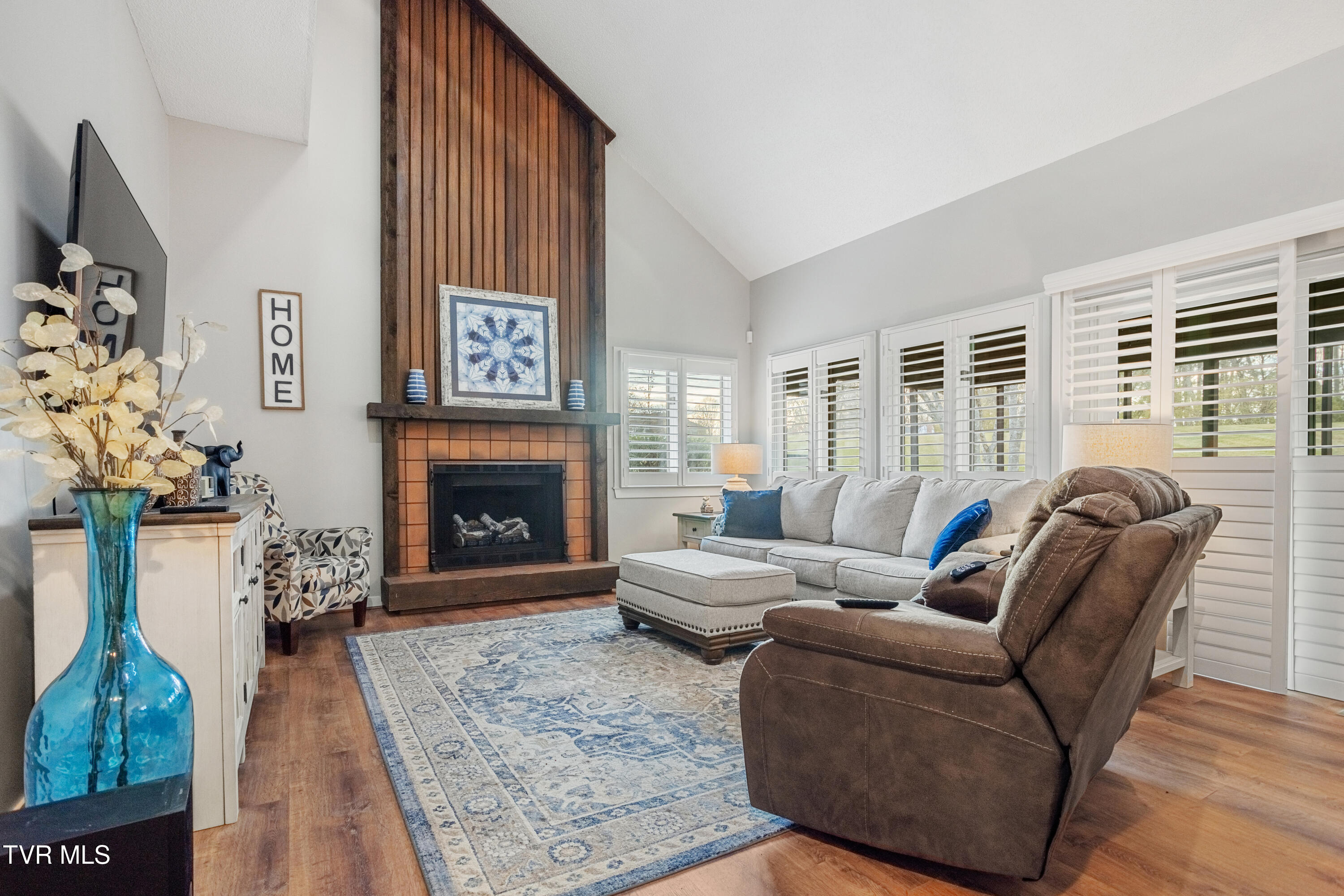 264 South Hampton Drive, 1