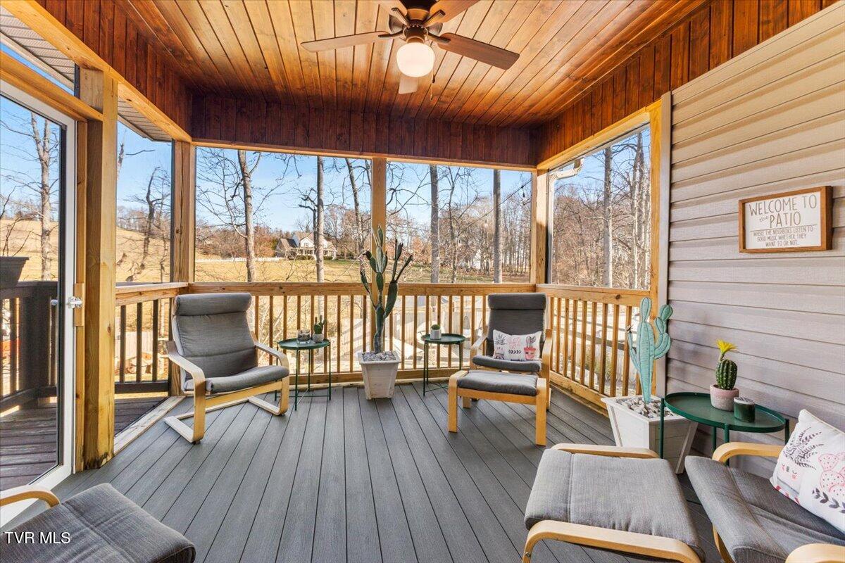 1527 Meadow Creek Lane
