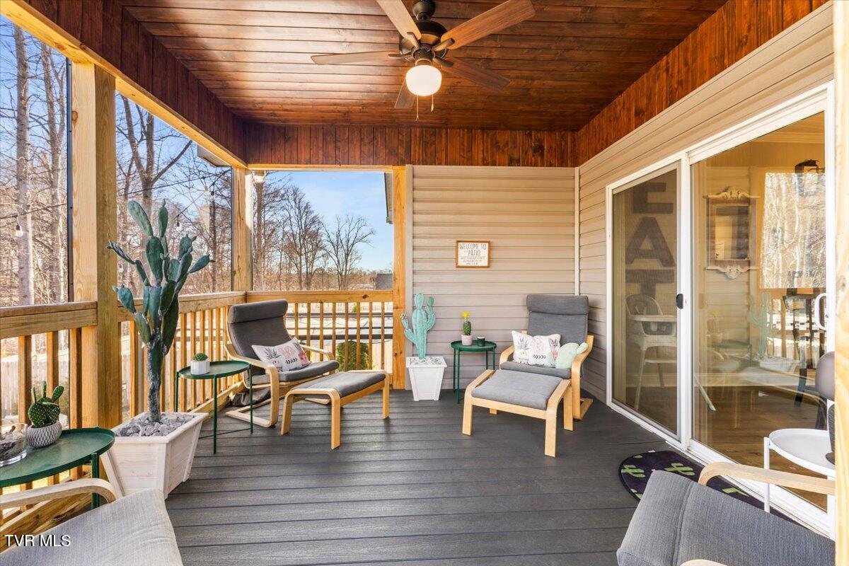 1527 Meadow Creek Lane