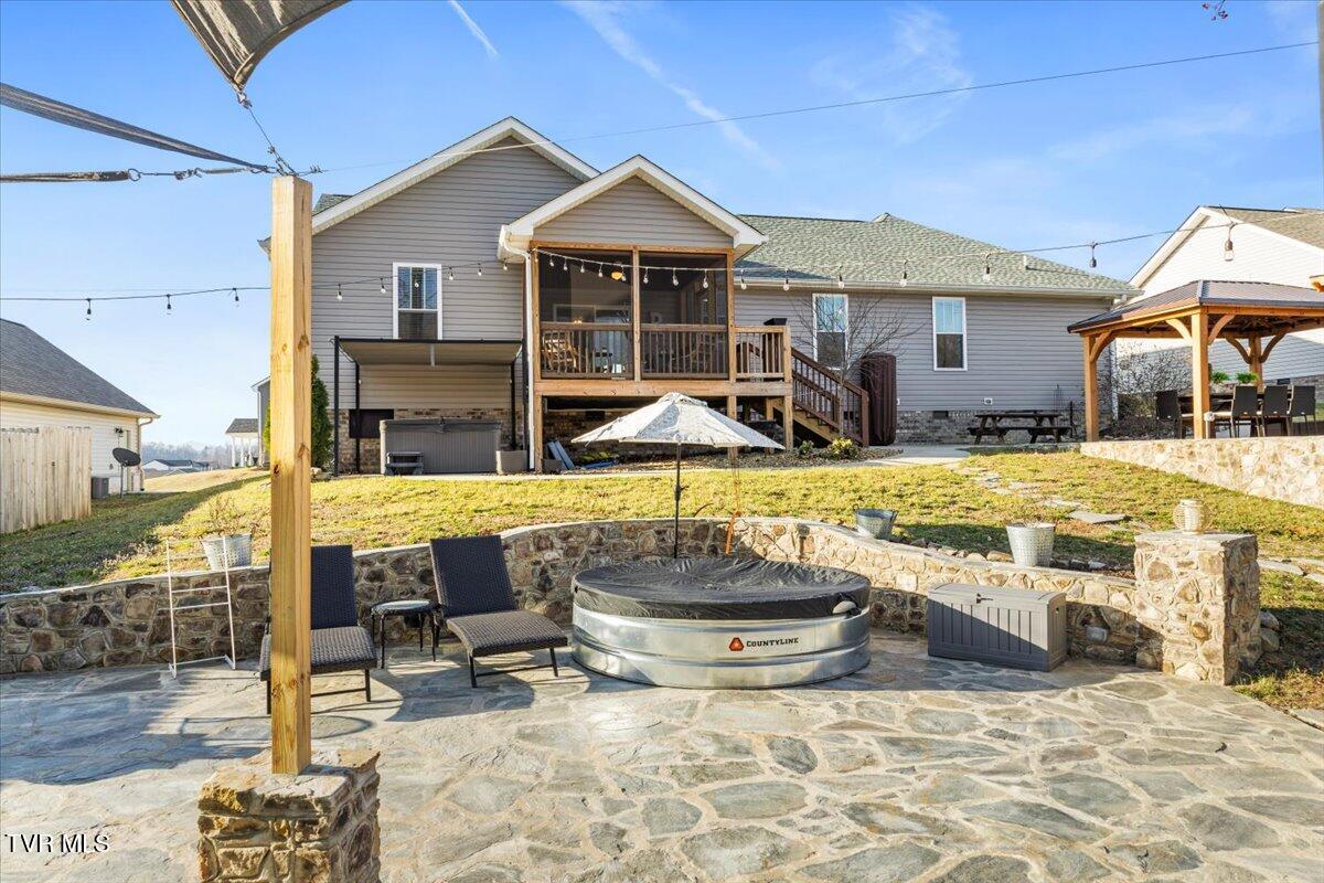 1527 Meadow Creek Lane