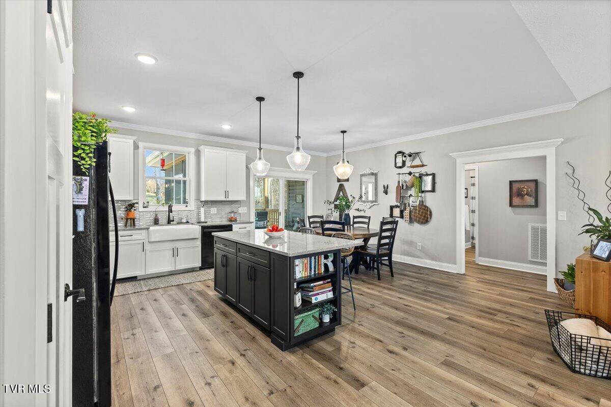 1527 Meadow Creek Lane