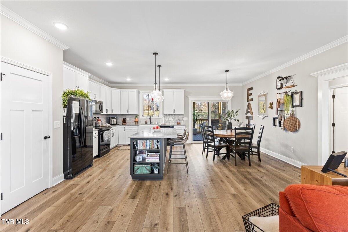1527 Meadow Creek Lane
