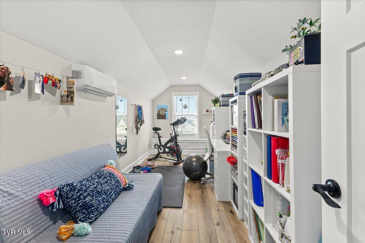 1527 Meadow Creek Lane
