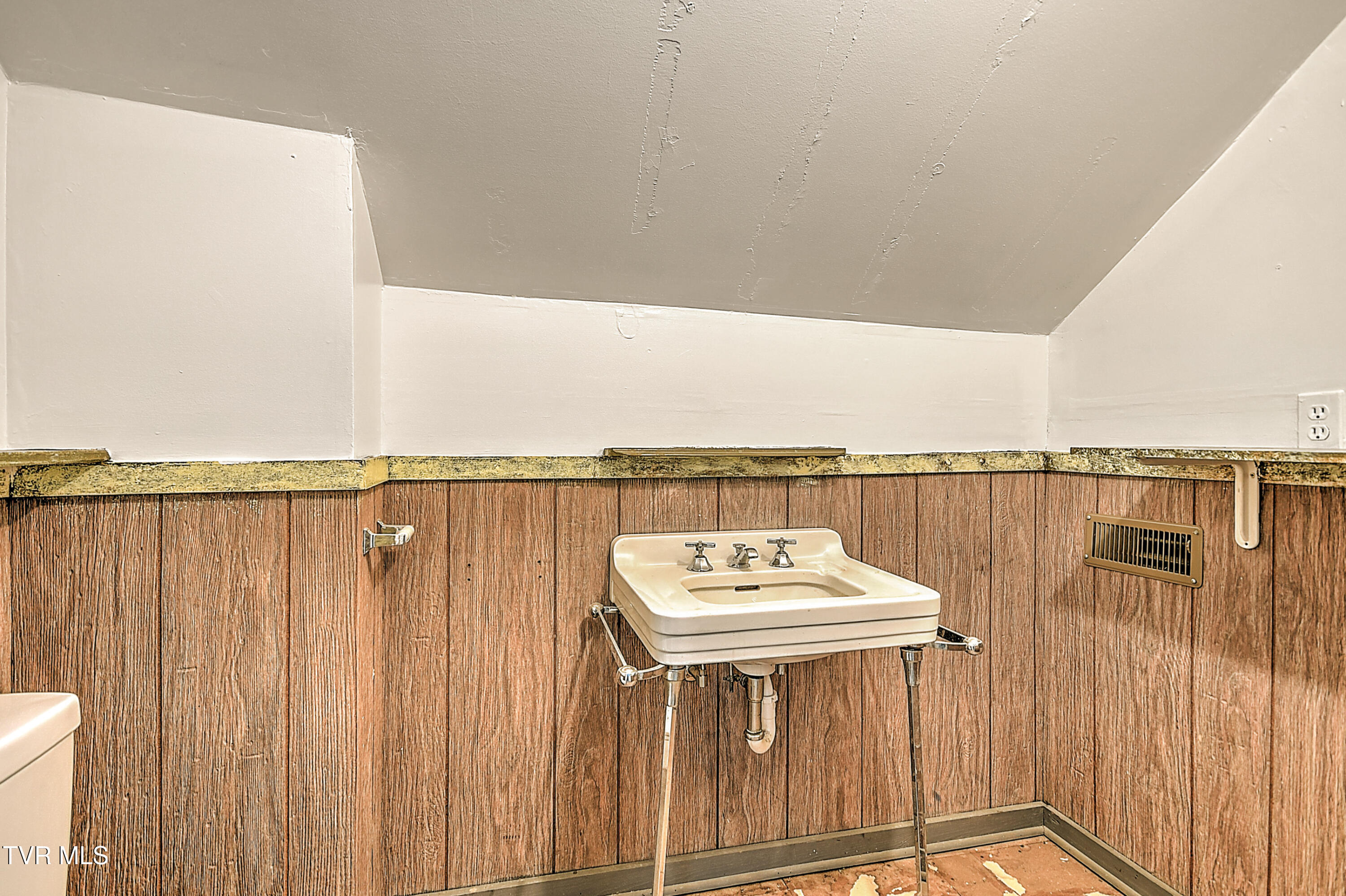 1149 Moorland Avenue