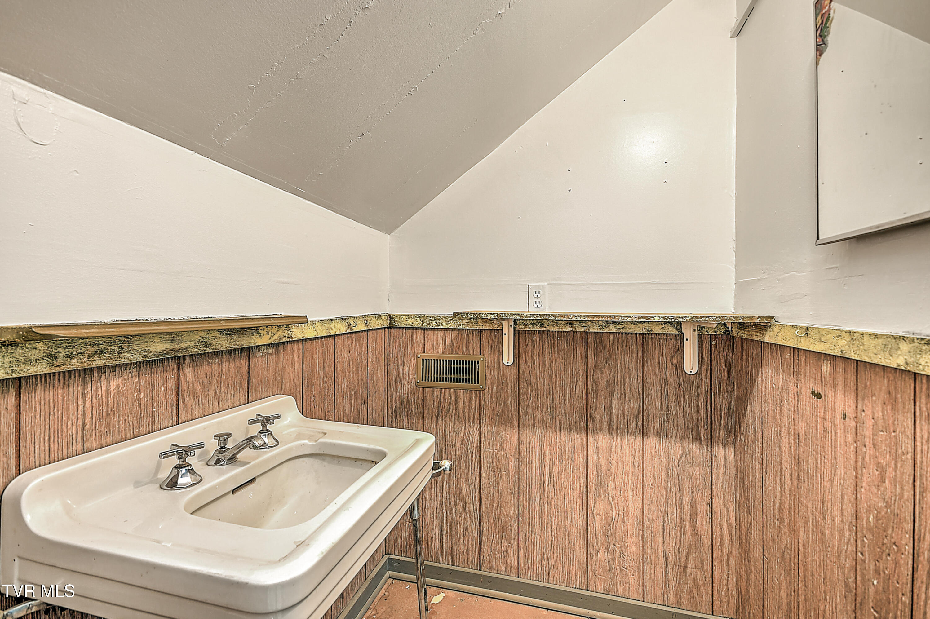 1149 Moorland Avenue