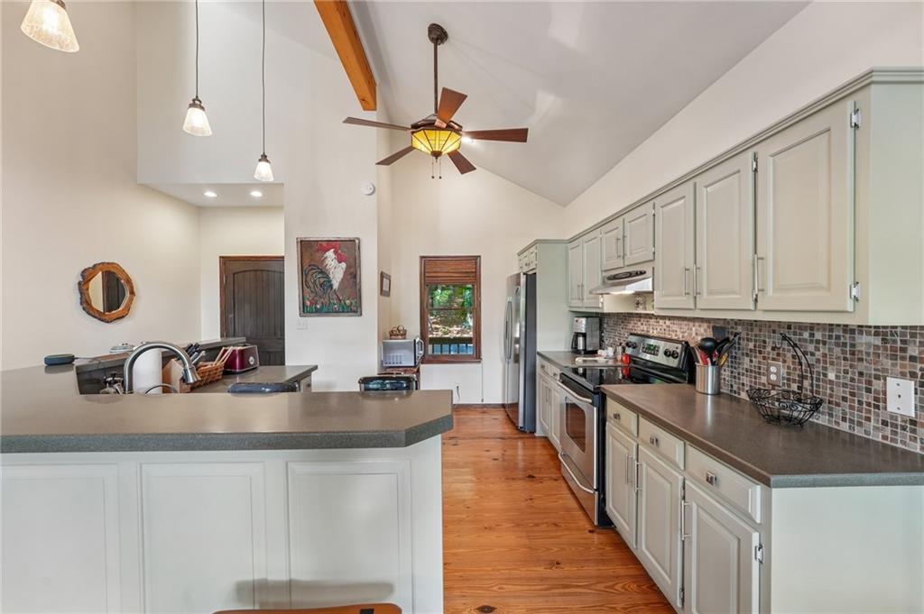 1482 Valley View Drive