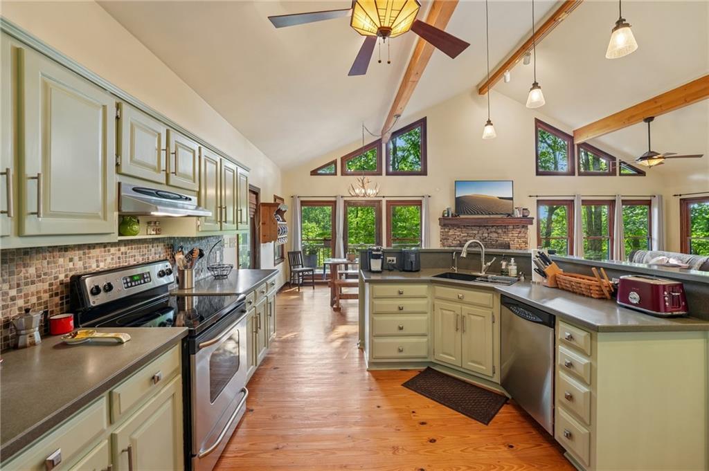 1482 Valley View Drive