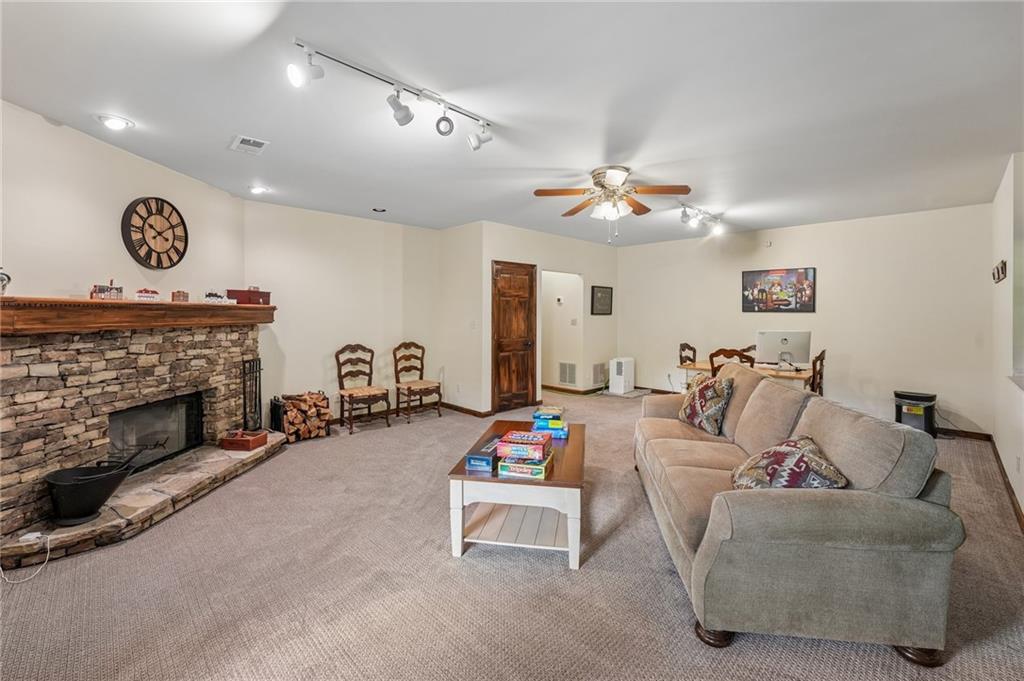 1482 Valley View Drive