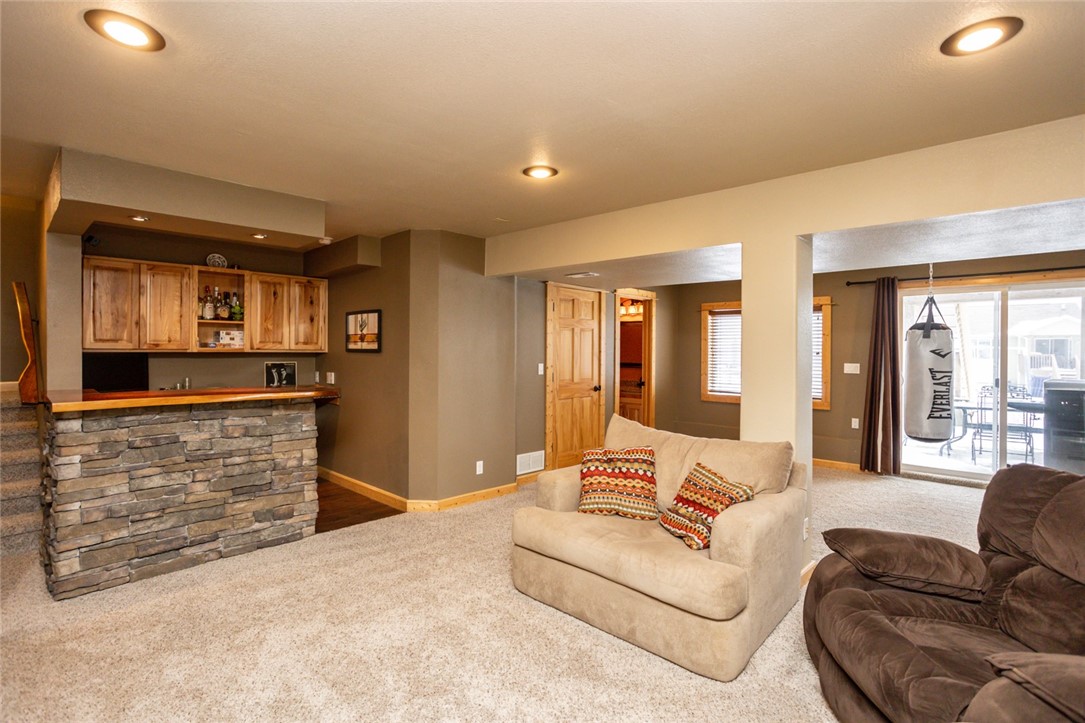 332 NW Driftwood Drive