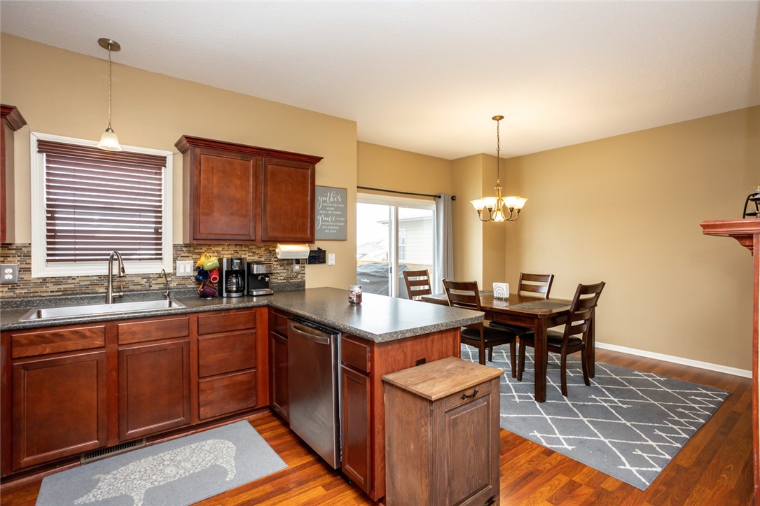 332 NW Driftwood Drive