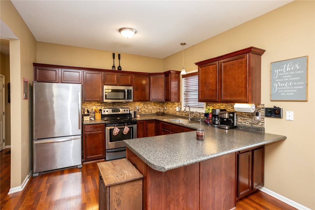 332 NW Driftwood Drive