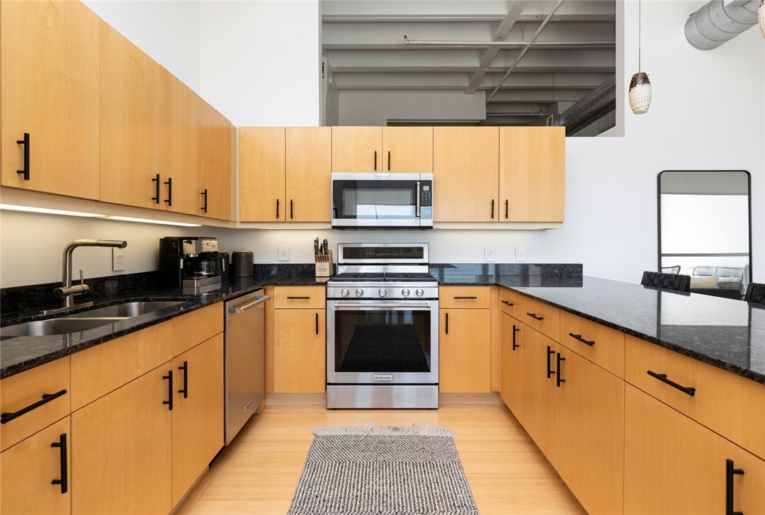 111 10th Street 216
