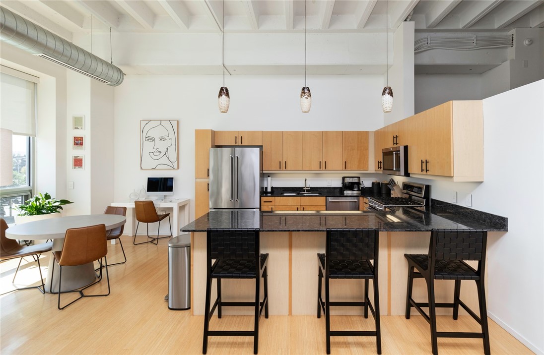 111 10th Street 216