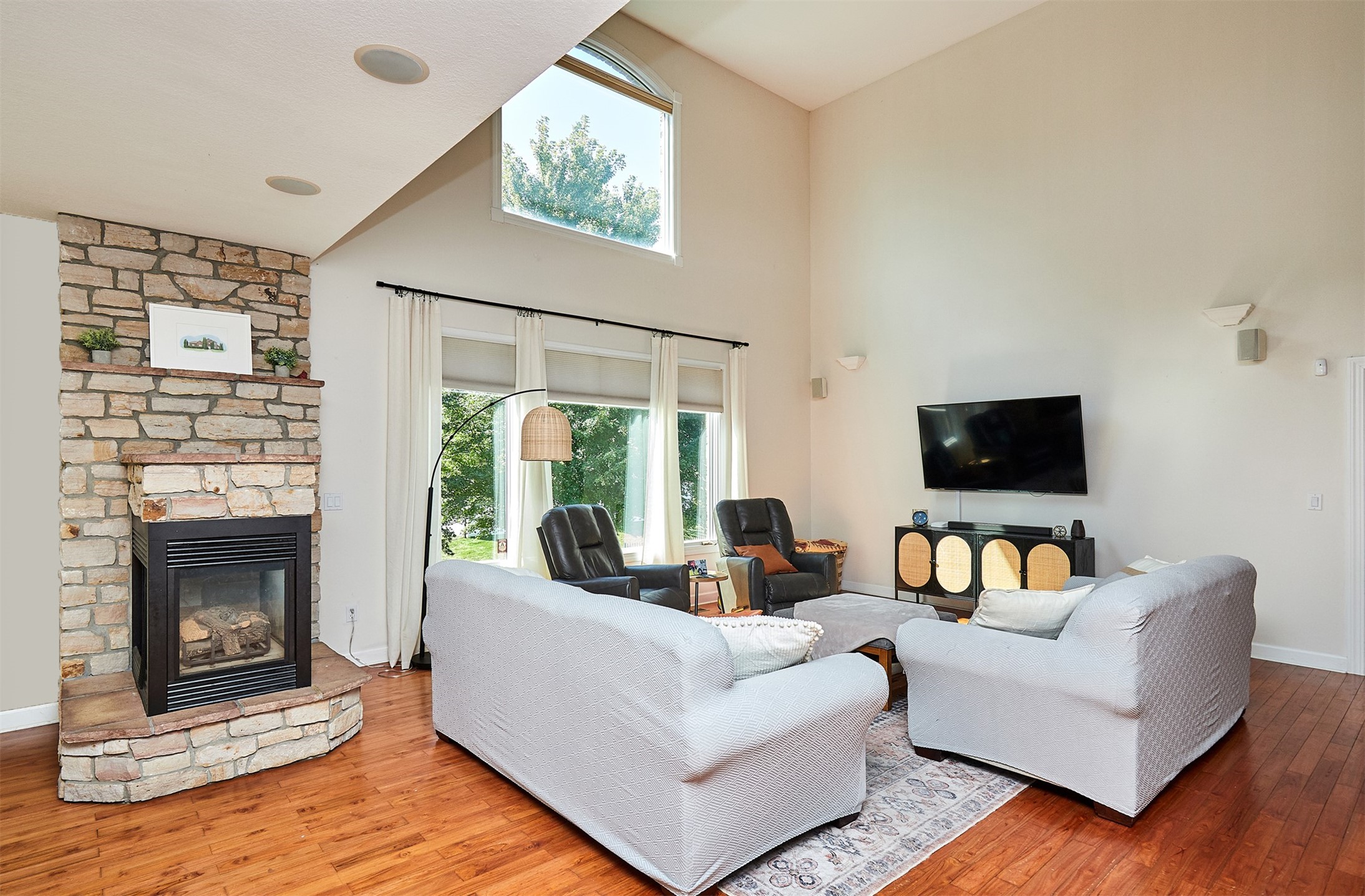 9424 Woodland Drive