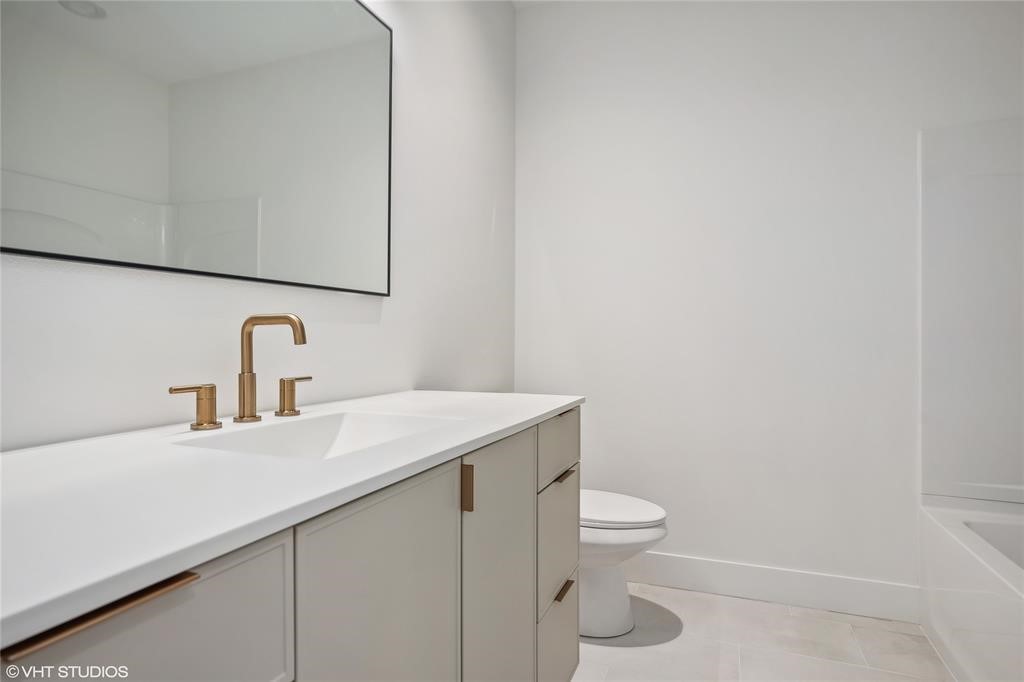 810 NW Prairie Rose Lane