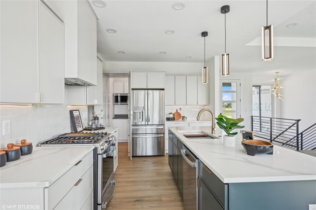 810 NW Prairie Rose Lane