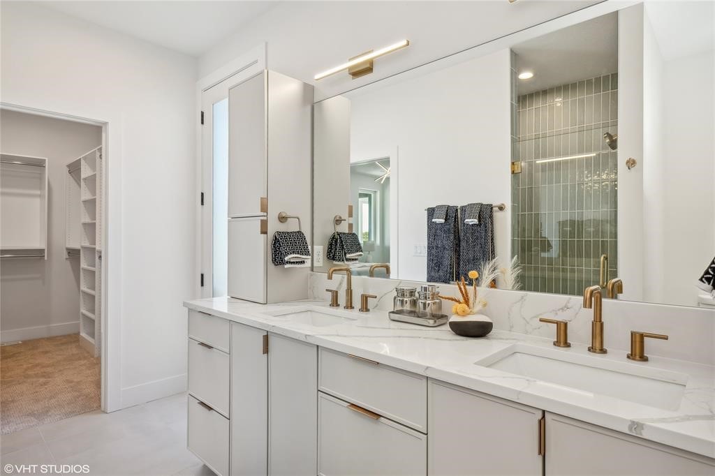 810 NW Prairie Rose Lane