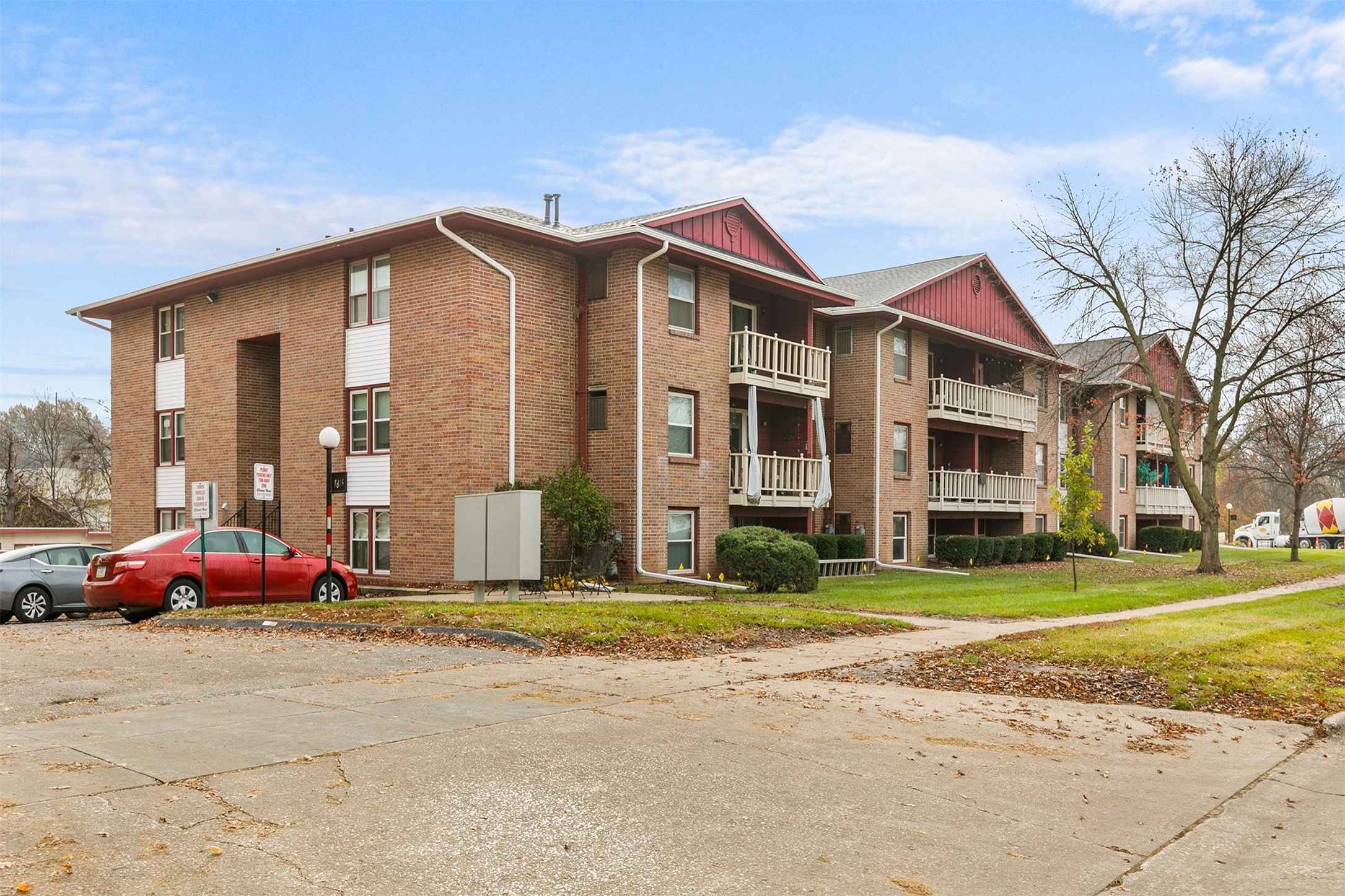 7815 Douglas Avenue 109