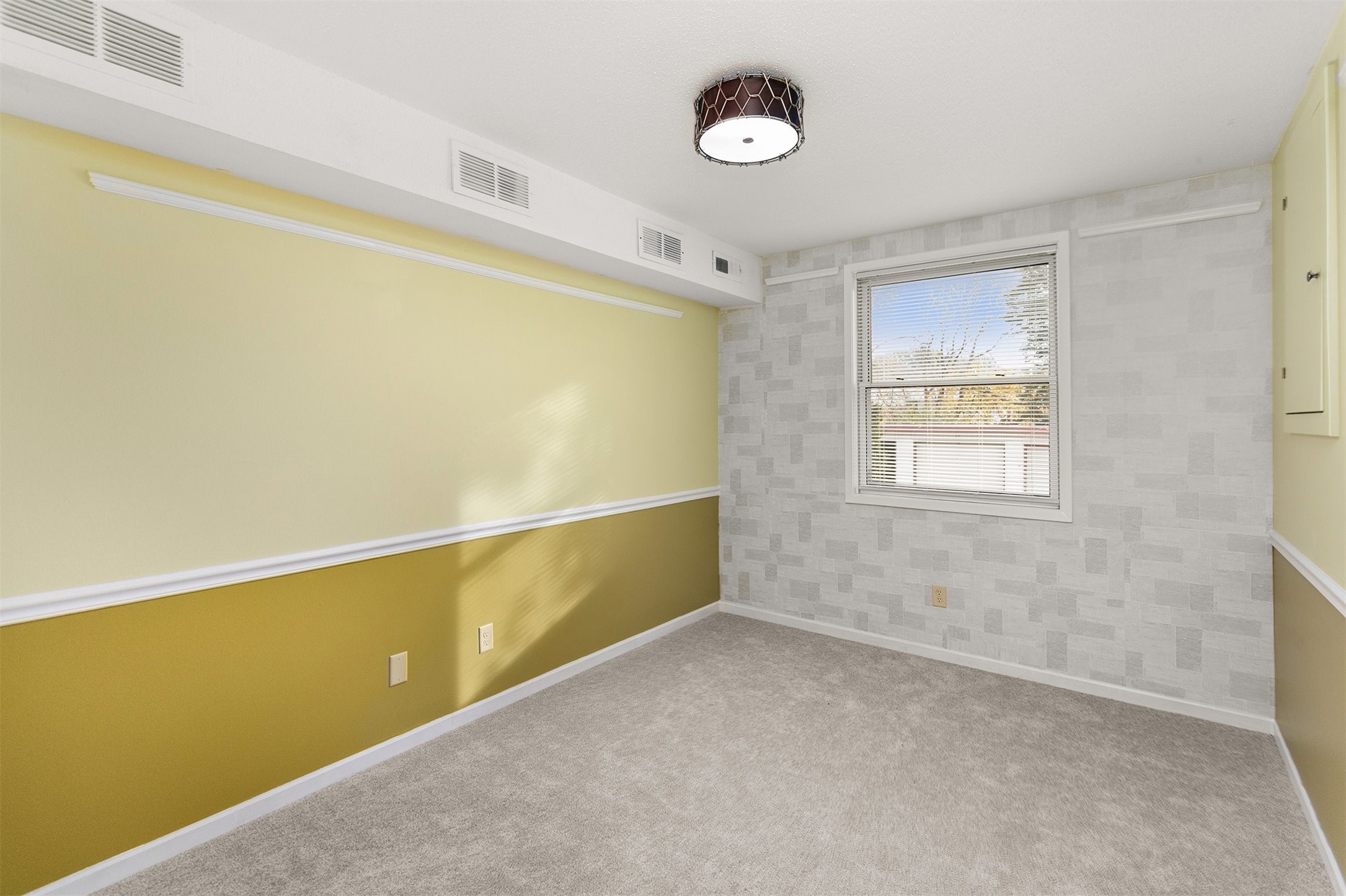 7815 Douglas Avenue 109